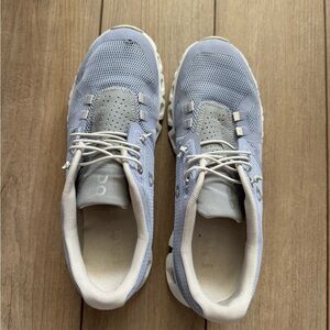 On Cloud 5  running shoes